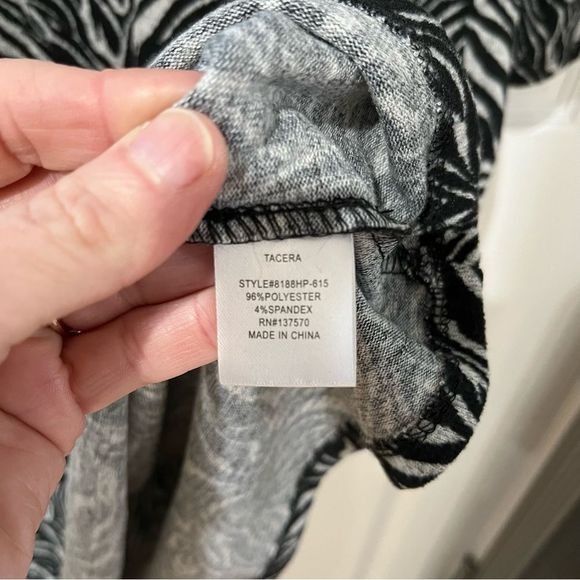 Tacera black and cream 3/4 sleeve dress with removable necklace size small - Picture 7 of 12